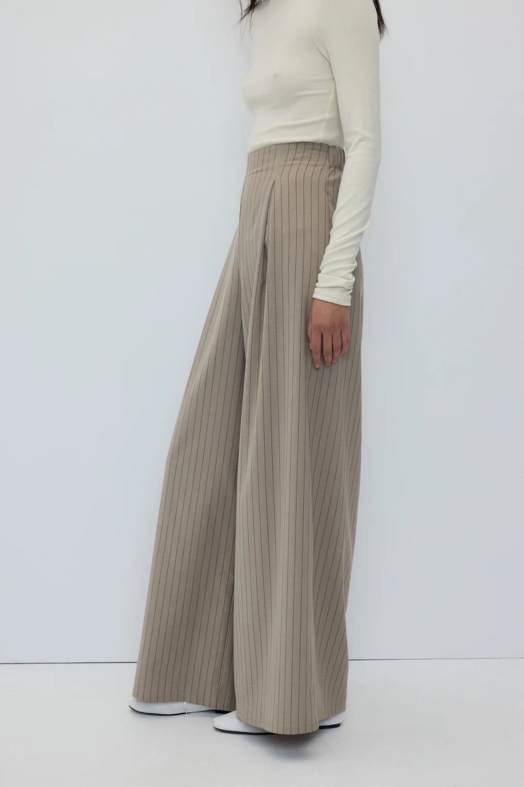 Pantaloni palazzo con pinces