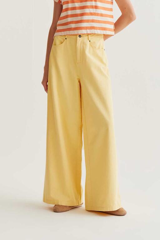 Pantaloni ampi