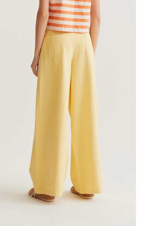 Pantaloni ampi