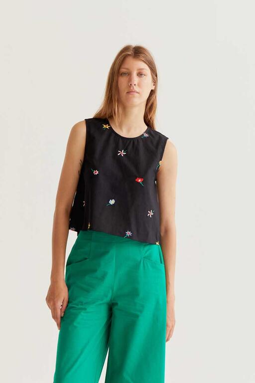 Top con fiori ricamati