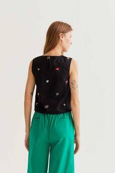 Top con fiori ricamati