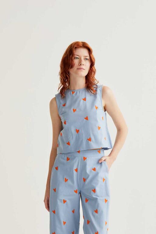 Top con cuori ricamati