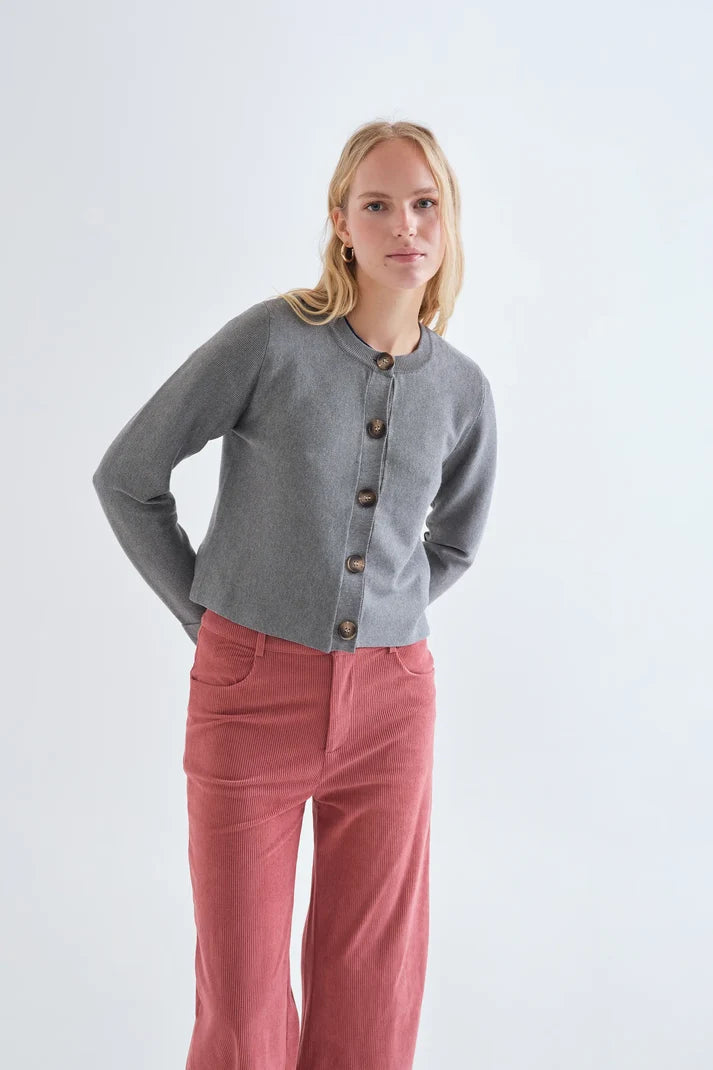 Cardigan cropped con maxi bottoni