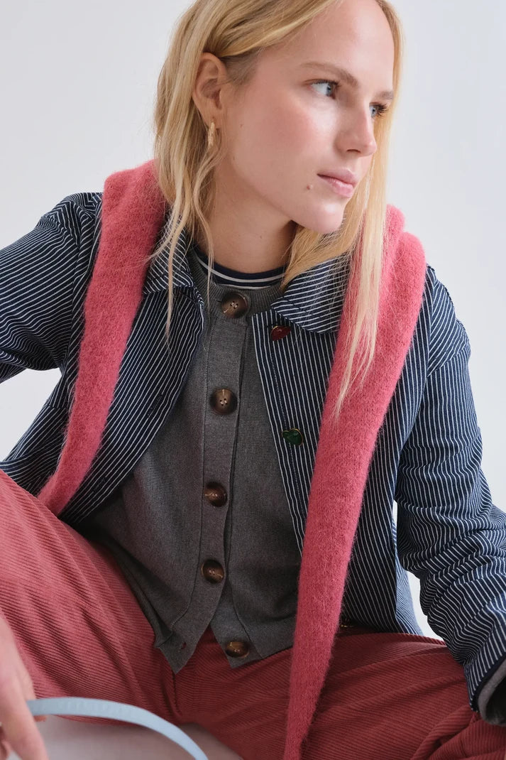 Cardigan cropped con maxi bottoni