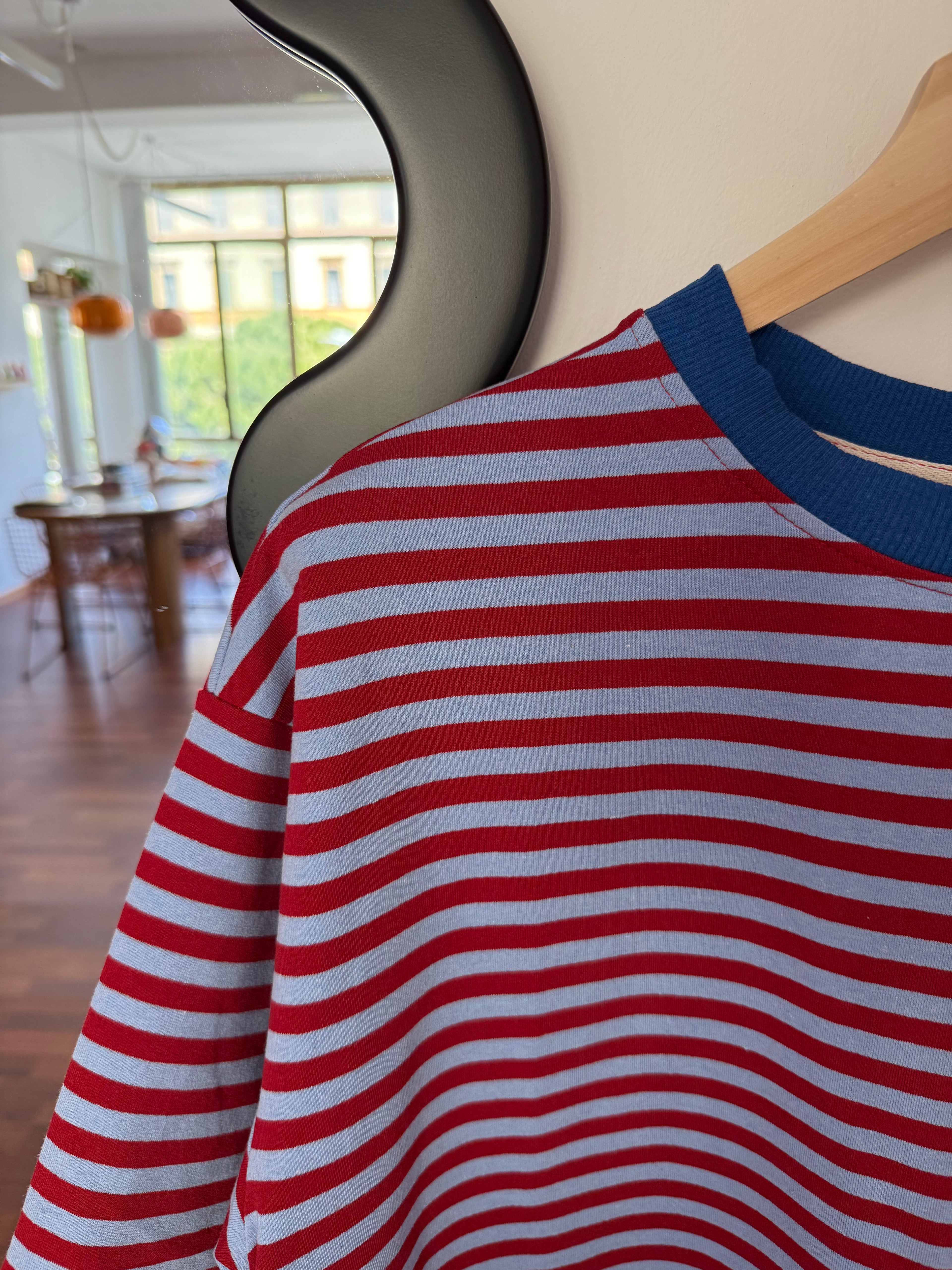 t-shirt over a righe