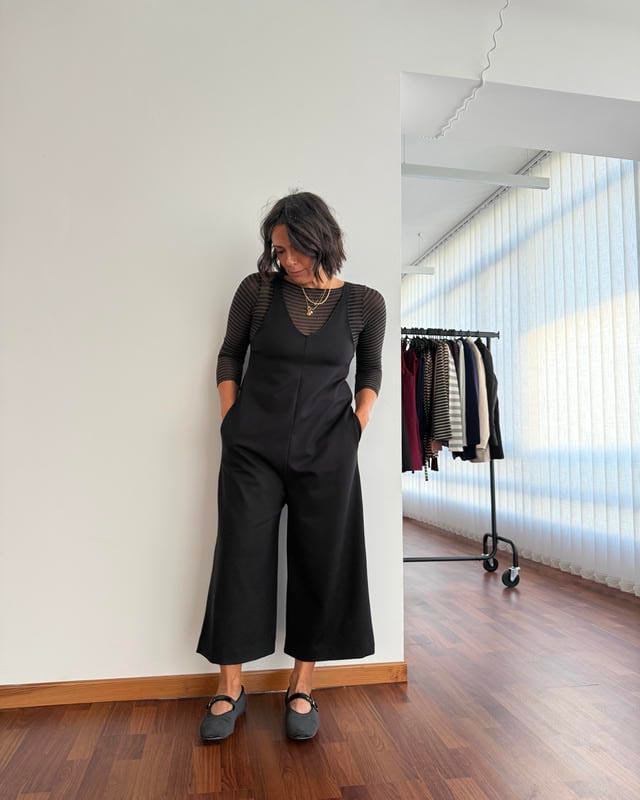 Tuta iconica cropped con tasche