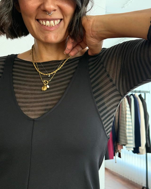 Tuta iconica cropped con tasche