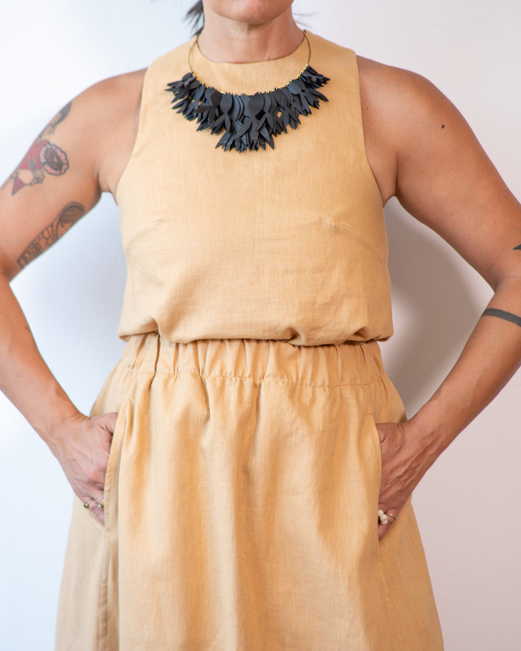 PREORDINE. Top smanicato in lino