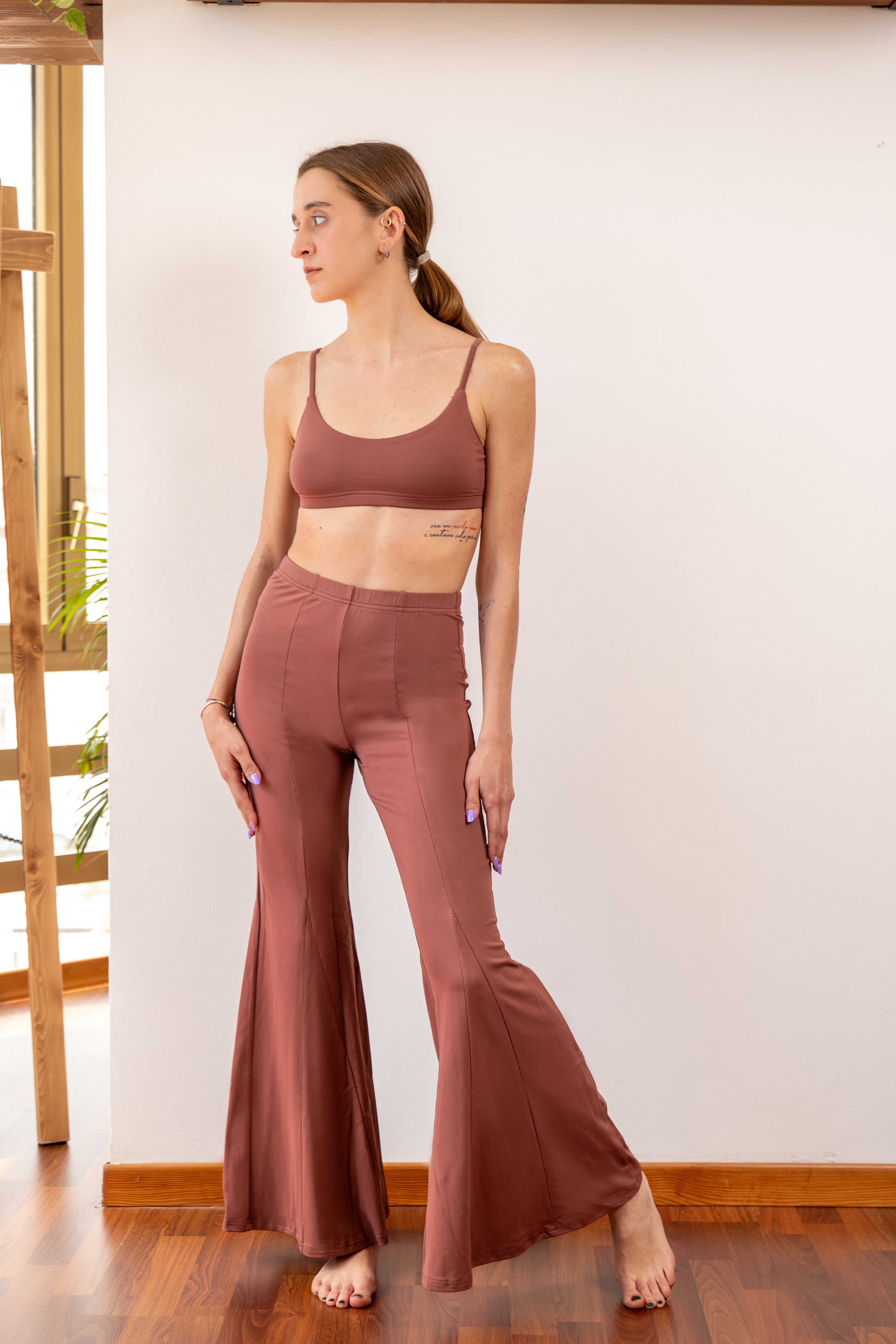 LINEA FITNESS. Pantalone flare
