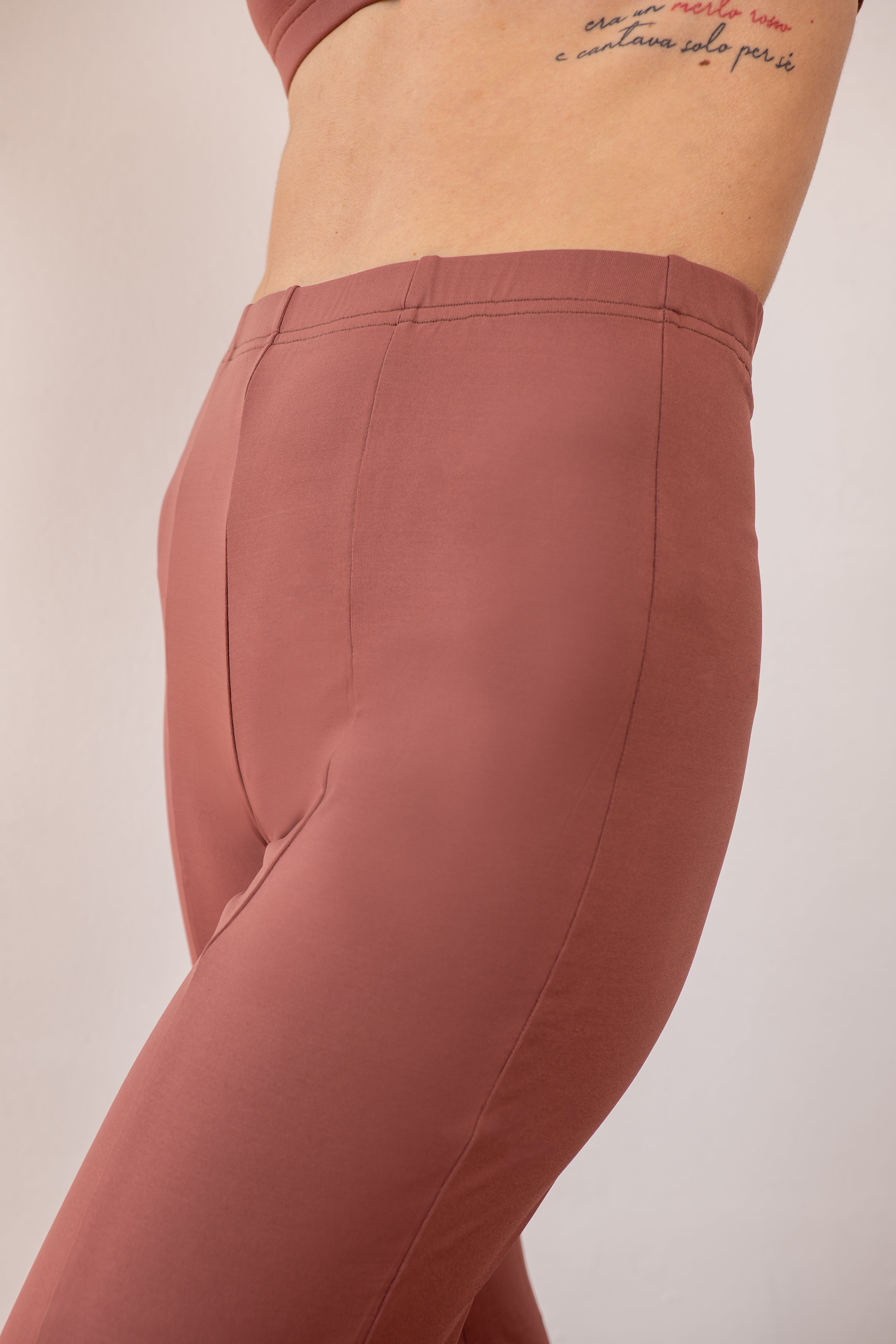 LINEA FITNESS. Pantalone flare