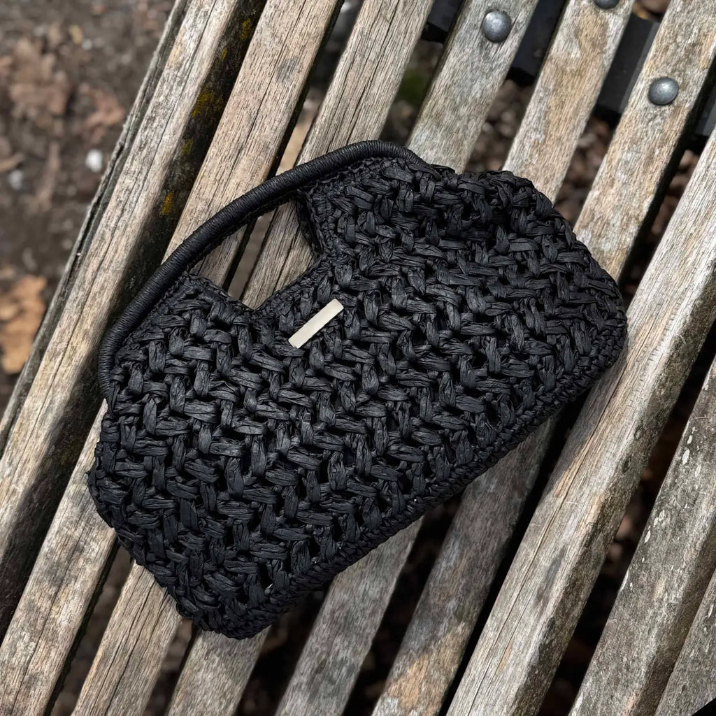 Clutch in rafia